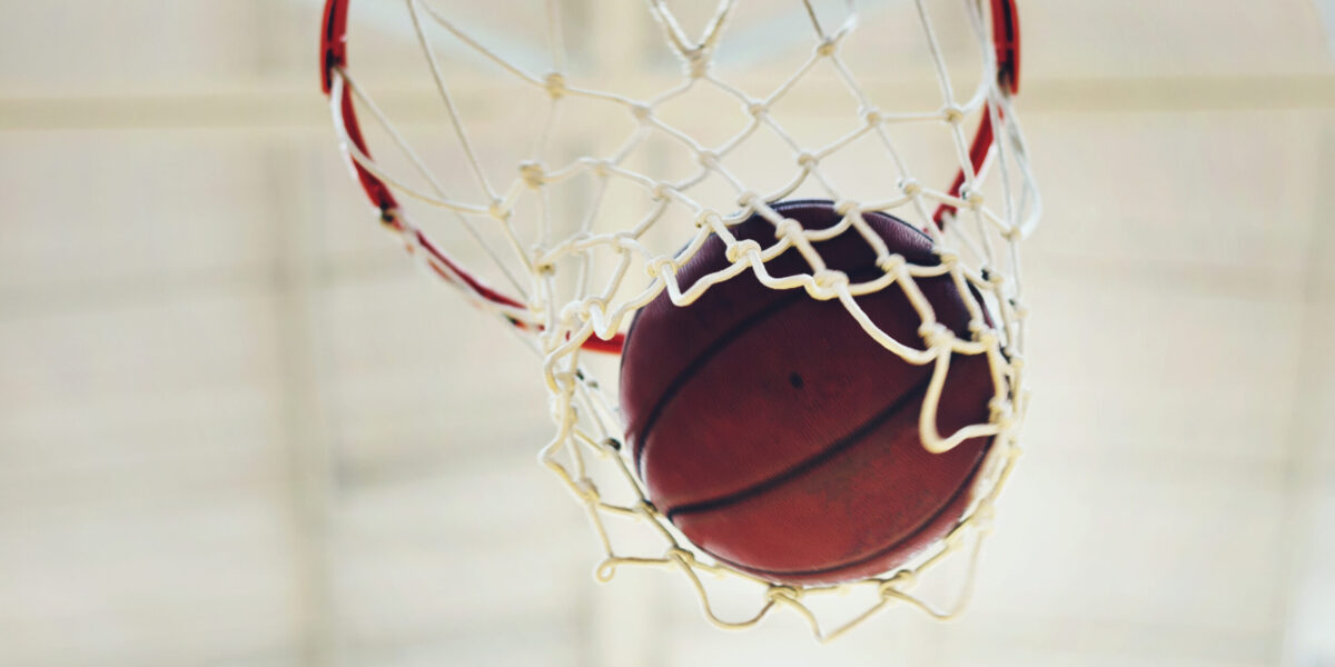 Flagg, 19, stars with 45 points as Mavericks beat Lakers